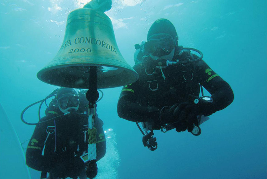 La Cloche du Costa Concordia photo DR