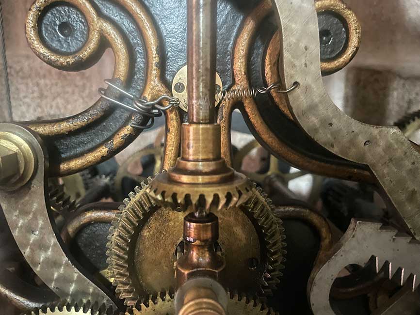 Mécanisme d'horlogerie - Église de Châtel Montagne (photo Didier Laget)